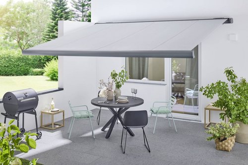 HEIM & HAUS Markise Royal Plus, ausgefahren auf einer Terrasse mit Grill